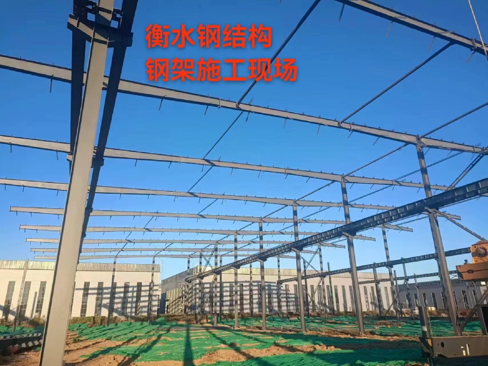 2023年碩標(biāo)新能源鋼結(jié)構(gòu)車間鋼架施工現(xiàn)場