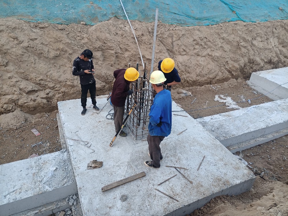 鋼結(jié)構(gòu)廠(chǎng)房基礎(chǔ)施工--衡水哪家鋼結(jié)構(gòu)包含安裝？---金鼎鋼構(gòu)