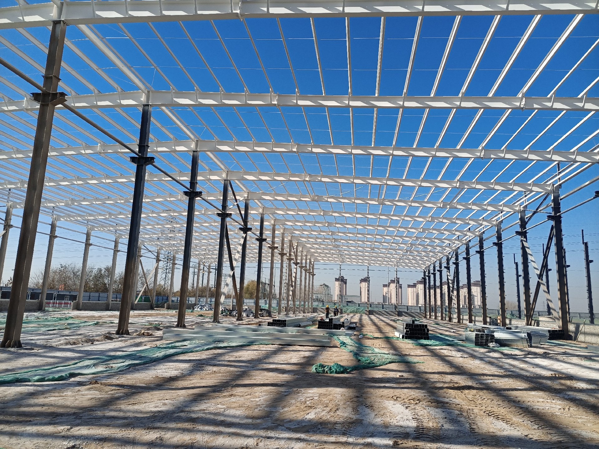 鋼結(jié)構(gòu)車間噴防火涂料 ，衡水鋼結(jié)構(gòu)廠家，衡水鋼結(jié)構(gòu)廠，衡水鋼結(jié)構(gòu)廠房，衡水廠房車間加工，金鼎鋼構(gòu)，衡水鋼結(jié)構(gòu)加工廠，金鼎鋼結(jié)構(gòu)，激光切割加工鋼結(jié)構(gòu)，機(jī)械手焊接鋼結(jié)構(gòu)