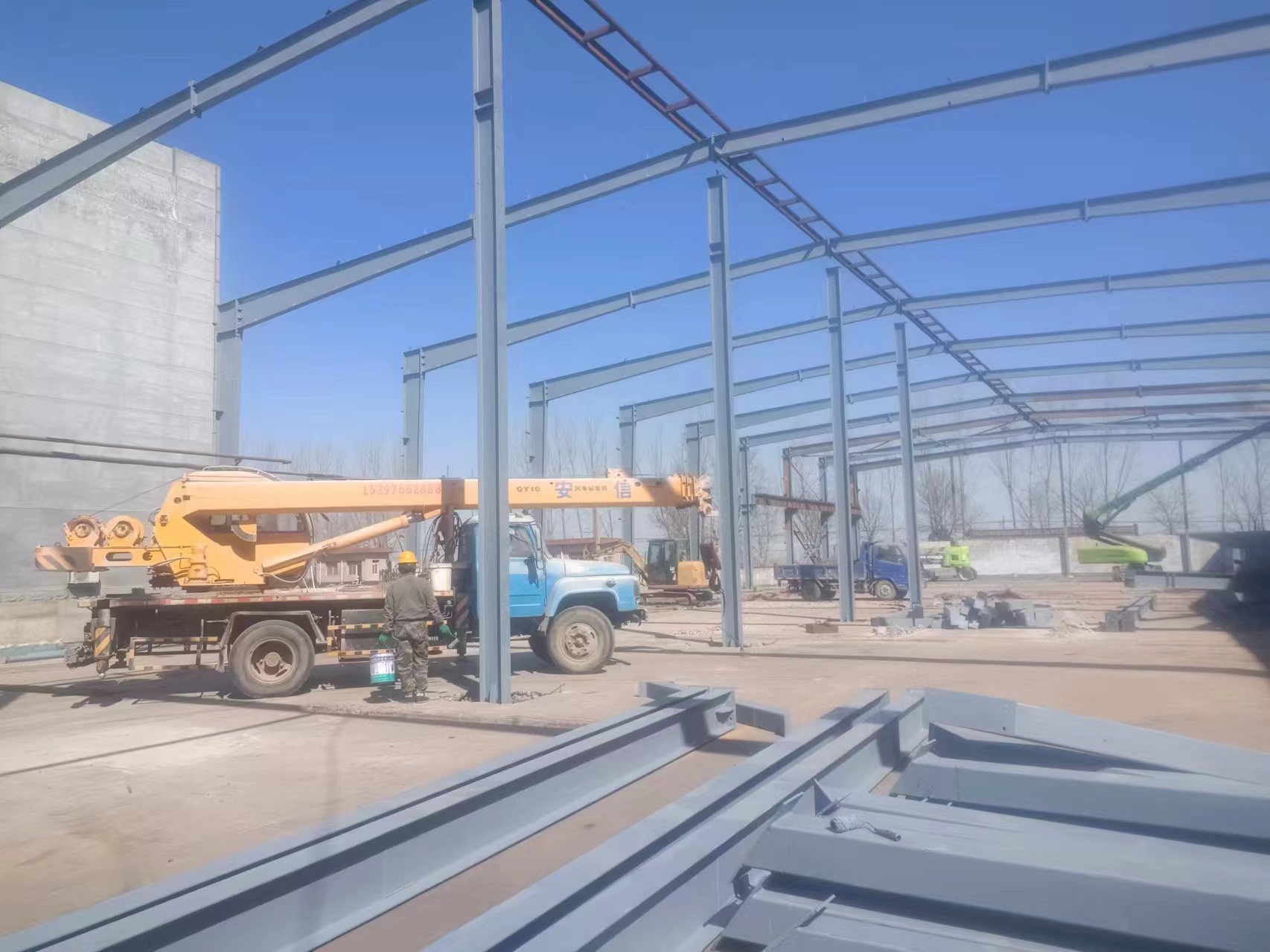 廠房鋼架 加中間柱.jpg