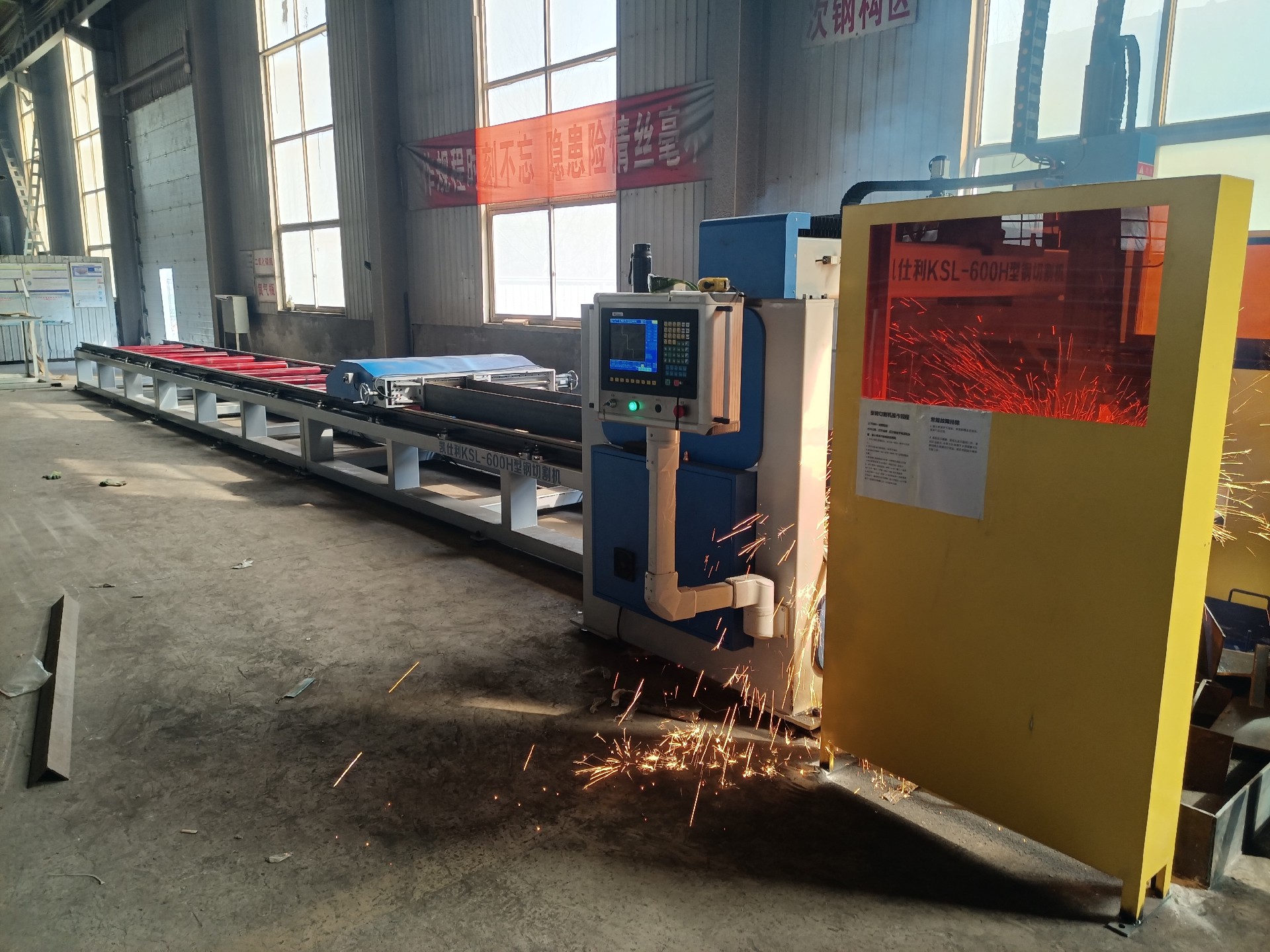 鋼結(jié)構(gòu)廠家 金鼎鋼構(gòu)型鋼加工  金鼎鋼構(gòu)型鋼切割下料  金鼎鋼構(gòu)鋼結(jié)構(gòu)型材加工  型鋼切割機(jī)  鋼結(jié)構(gòu)加工   鋼結(jié)構(gòu)廠房鋼構(gòu)加工.jpg