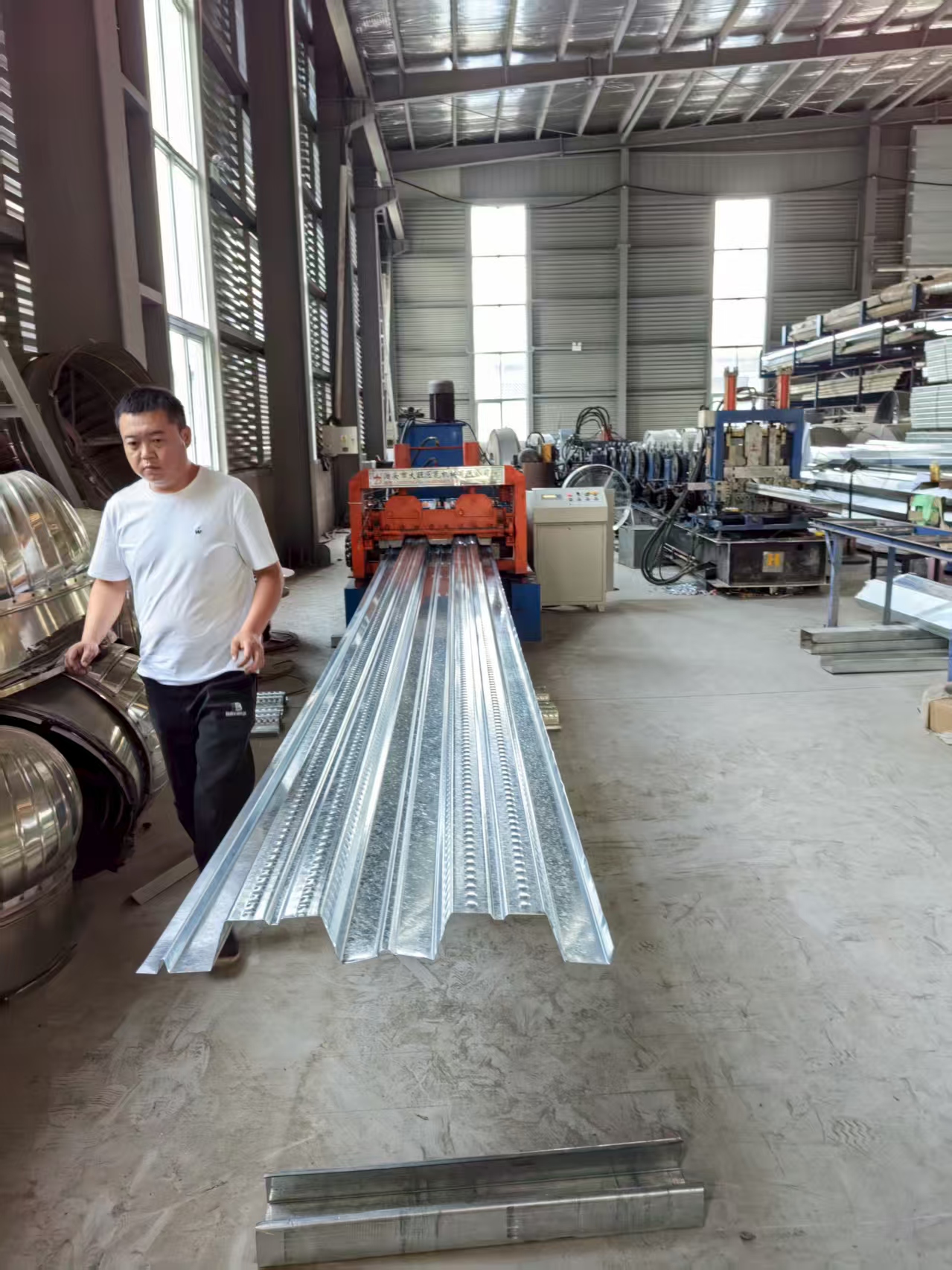 樓承板1.墻檁條、熱鍍鋅方管、衡水鋼構(gòu)加工、方管加工、鋼構(gòu)加工、金鼎鋼構(gòu)13131801767