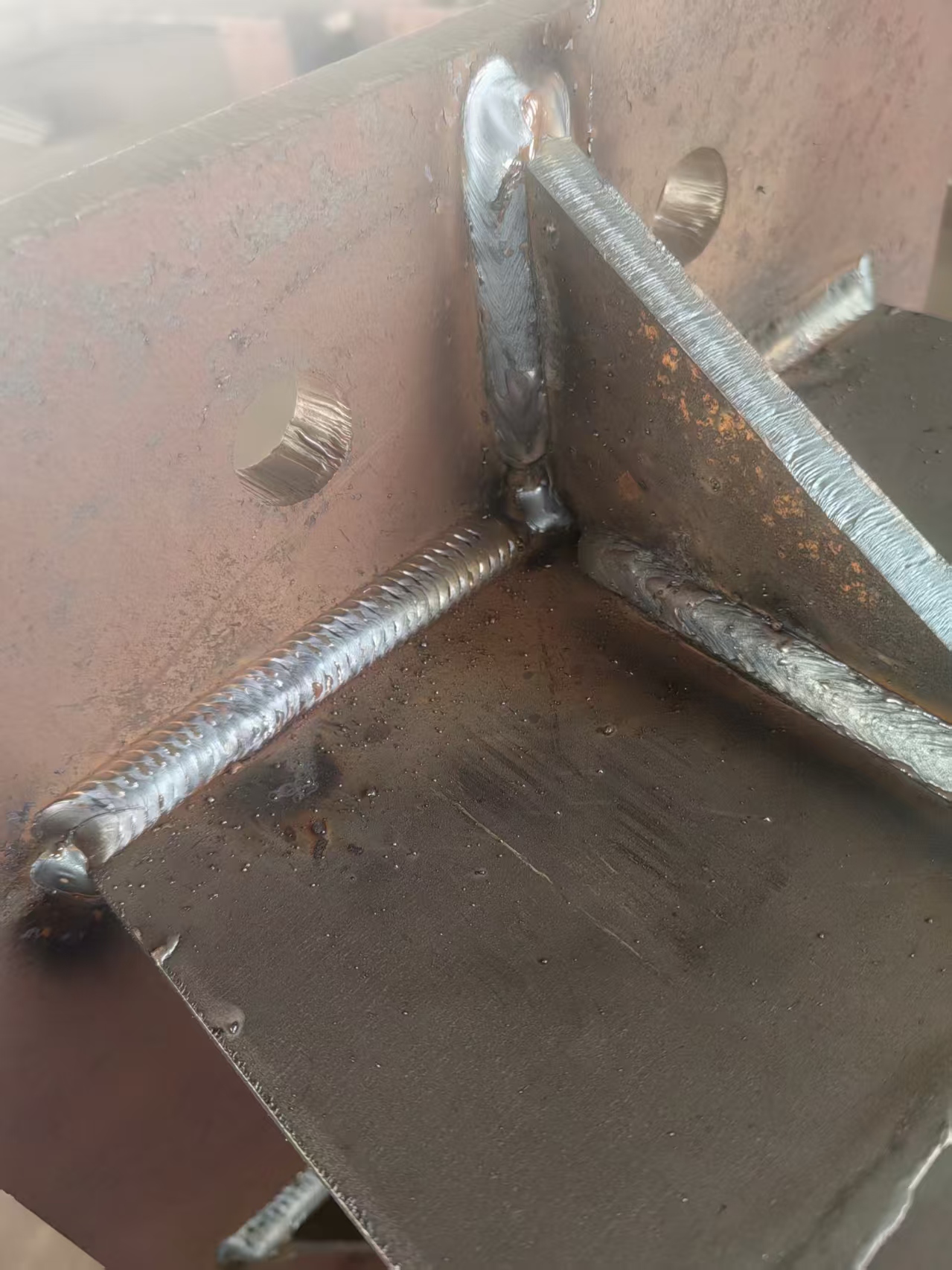 衡水鋼結(jié)構(gòu)加工、機械手自動化焊接加工、鋼結(jié)構(gòu)加工13131801767、衡水金鼎鋼構(gòu)、焊縫、鋼構(gòu)焊接加工、焊接加工訂單、焊接加工13131801767