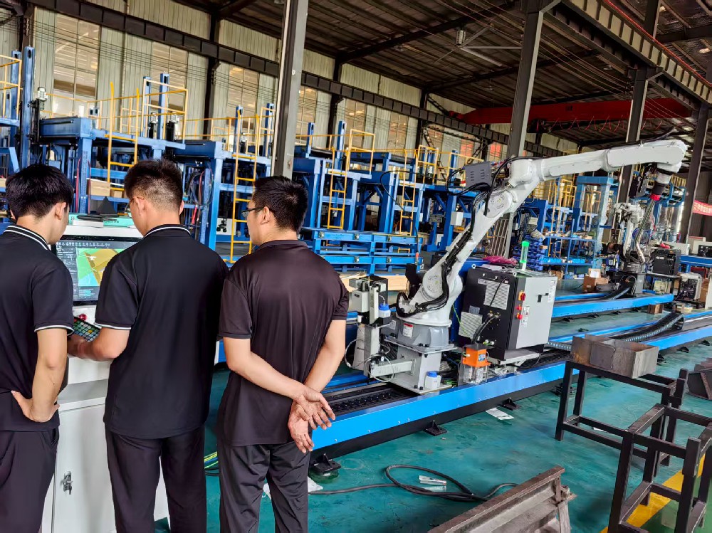 機(jī)器人全自動焊接